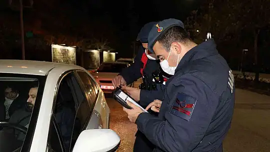 Elazığ'da jandarmadan tarihi Harput'ta -10 derecede yeni yıl denetimi