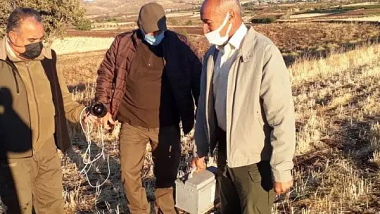 Elazığ'da kaçak avcı denetiminde bıldırcın sesi çıkaran cihaz ele geçirildi