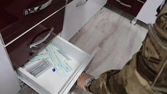 Elazığ'da kaçak diş kliniği basıldı, sahte diş hekimi yakalandı