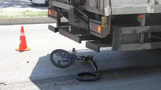 Elazığ'da kamyonun altında kalan çocuk hayatını kaybetti..