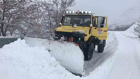 Elazığ'da kapanan 465 köy yolu için çalışmalar sürüyor