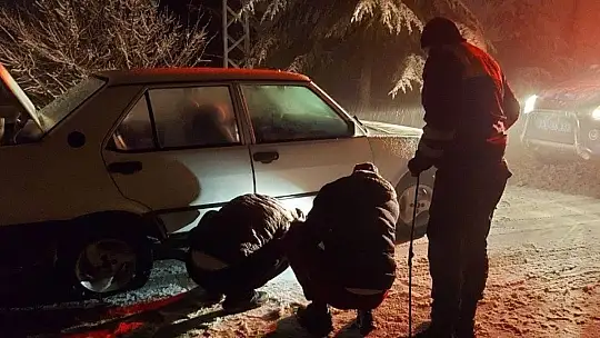 Yolda Kalanlara Jandarma Yetişti