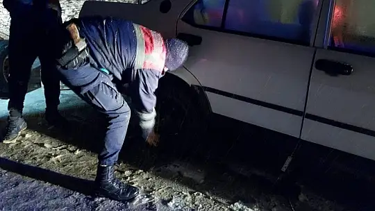 Yolda Kalanlara Jandarma Yetişti