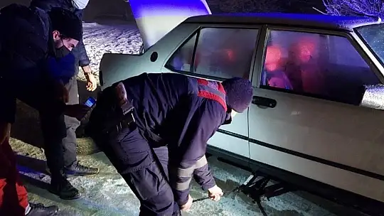 Yolda Kalanlara Jandarma Yetişti