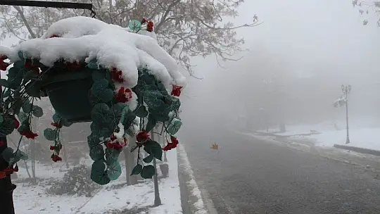 Elazığ'da kar ve sis altındaki tarihin eşsiz manzarası