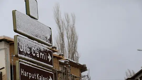 Elazığ'da kar yağışı, Harput beyaz gelinliğini giydi