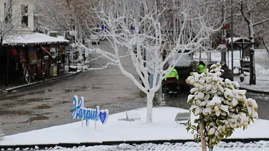 Elazığ'da kar yağışı, Harput beyaz gelinliğini giydi