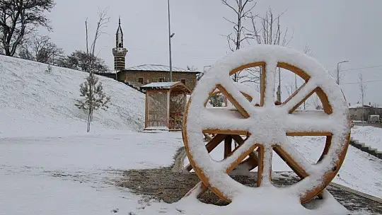 Elazığ'da kar yağışı, Harput beyaz gelinliğini giydi