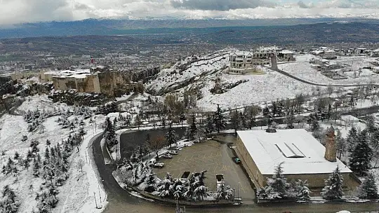 Elazığ'da kar yağışı, Harput beyaz gelinliğini giydi