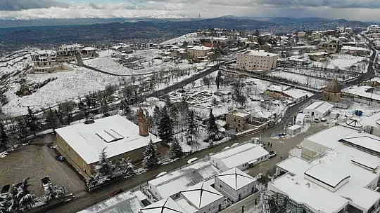 Elazığ'da kar yağışı, Harput beyaz gelinliğini giydi