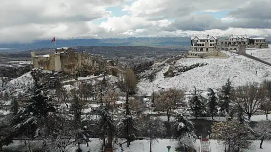 Elazığ'da kar yağışı, Harput beyaz gelinliğini giydi