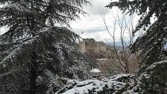 Elazığ'da kar yağışı, Harput beyaz gelinliğini giydi