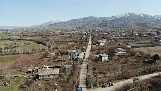 Elazığ'da karantinaya alınan mahalle havadan görüntülendi