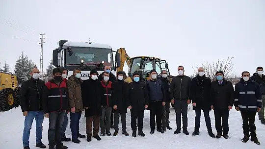 Elazığ'da Karla Mücadele Ekiplerine Validen Baklavalı Ziyaret