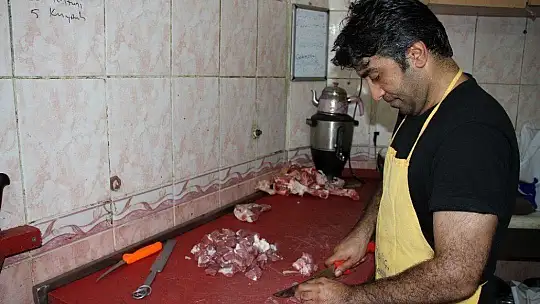 Elazığ'da kasapların kıyma mesaisi
