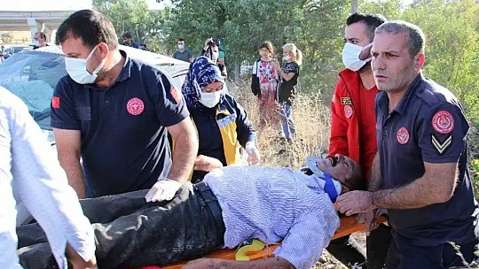 Elazığ'da kazada araçta sıkışan 4 yaralı için ekipler seferber oldu