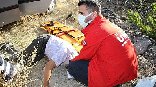 Elazığ'da kazada araçta sıkışan 4 yaralı için ekipler seferber oldu