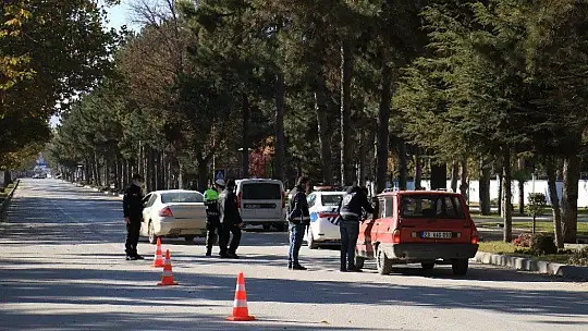 Elazığ'da kısıtlama kapsamında denetimler gün boyu sürdü