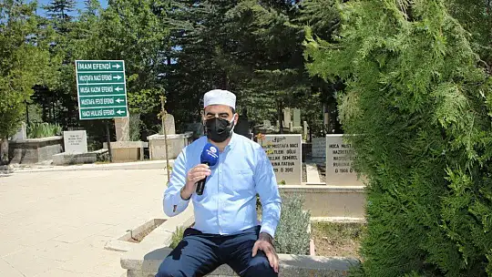 Elazığ'da kısıtlama nedeniyle boş kalan mezarlıklarda Kur'an-ı Kerim okutuldu
