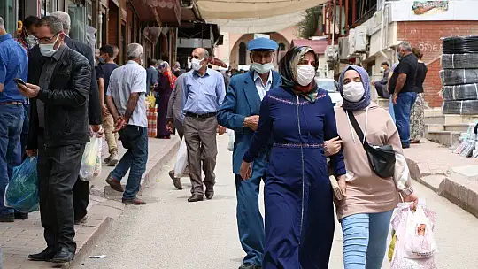 Elazığ'da kısıtlama öncesi alışveriş yoğunluğu