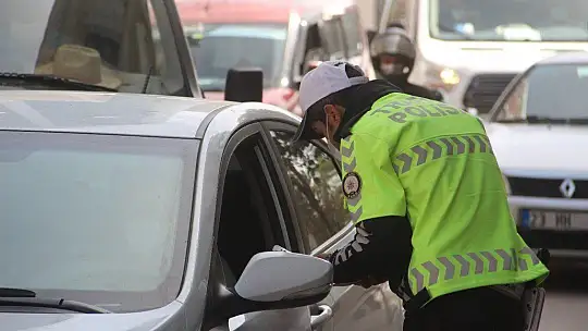 Elazığ'da kısıtlamaya sıkı denetim, araçlar tek tek kontrol edilmeye başlandı