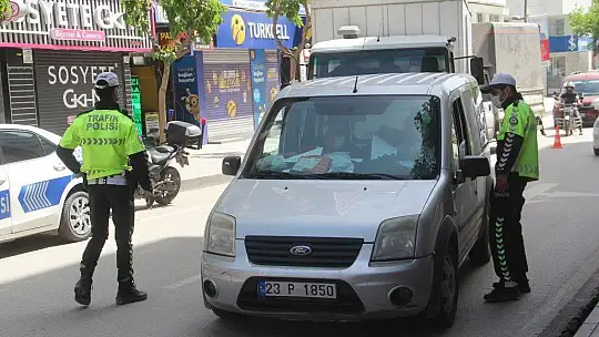 Elazığ'da kısıtlamaya sıkı denetim, araçlar tek tek kontrol edilmeye başlandı