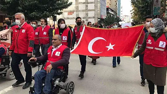 Elazığ'da Kızılay Haftası yürüyüşü