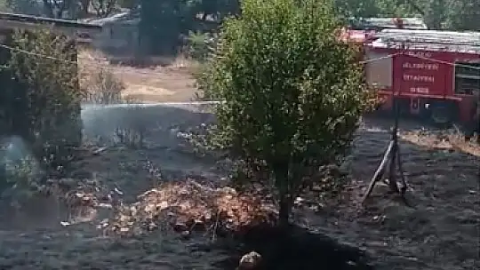 Elazığ'da korkutan yangın: Alevler evlere sıçramadan söndürüldü