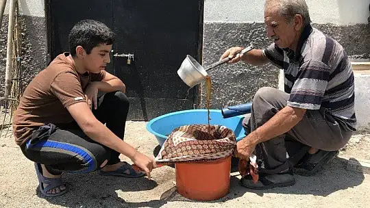 Elazığ'da köylerde doğal pekmez yapımı başladı
