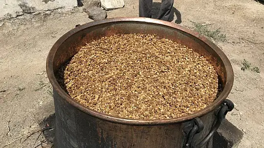 Elazığ'da köylerde doğal pekmez yapımı başladı