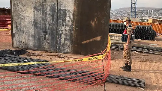 Elazığ'da kuvvetli rüzgarda üzerine kalıp düşen işçi hayatını kaybetti