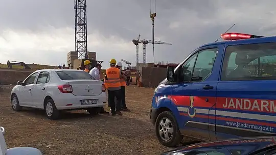 Elazığ'da kuvvetli rüzgarda üzerine kalıp düşen işçi hayatını kaybetti