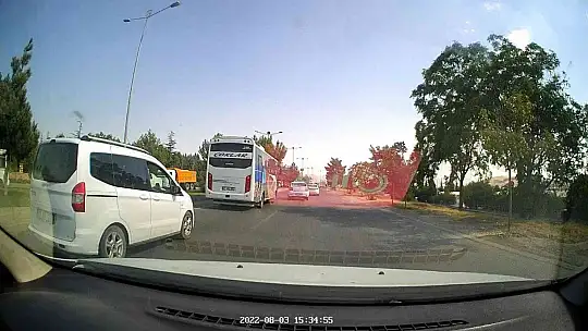 Elazığ'da makas atarak ilerledi, trafiği tehlikeye soktu