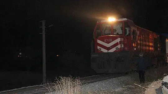 Elazığ'da makinistin ihbarı polisi alarma geçirdi, raylar didik didik arandı