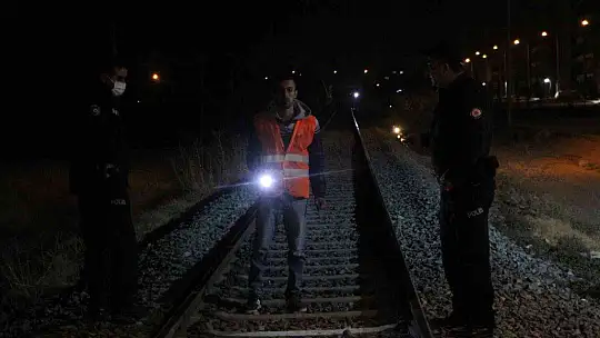 Elazığ'da makinistin ihbarı polisi alarma geçirdi, raylar didik didik arandı