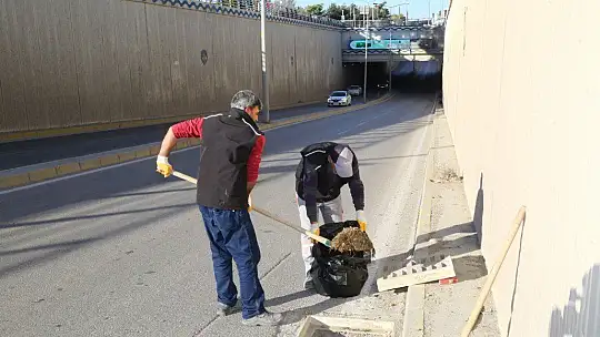 Elazığ'da menfez ve mazgallar temizleniyor