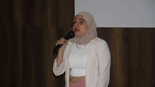 Elazığ'da mezun olan yabancı uyruklu 100 öğrenci şiir gecesinde buluştu