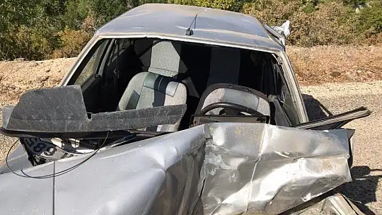 Elazığ'da minibüs ile otomobil çarpıştı: 1'i ağır 6 yaralı