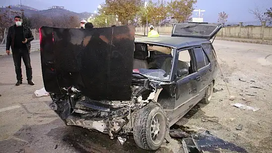 Elazığ'da minibüs ile otomobil çarpıştı: 7 yaralı