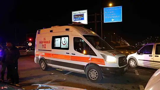 Elazığ'da minibüs ile otomobil çarpıştı: 5 yaralı