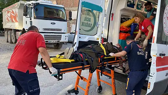 Elazığ'da minibüs ile otomobil çarpıştı: 7 yaralı