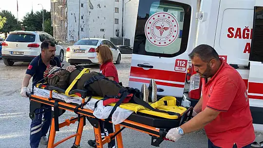 Elazığ'da minibüs ile otomobil çarpıştı: 7 yaralı