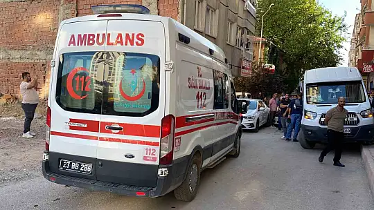 Elazığ'da minibüs ile otomobil çarpıştı: 7 yaralı