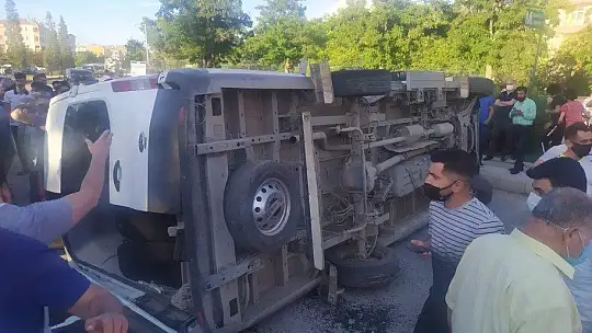 Elazığ'da minibüs, otomobil ve motosiklet kaza yaptı: 19 yaralı