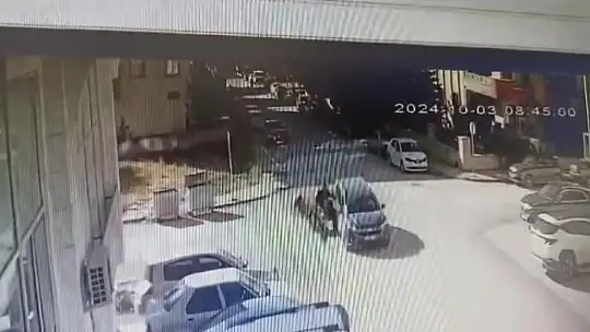 Elazığ'da motosiklet ile otomobilin çarpışma anı kamerada