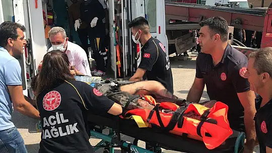 Elazığ'da motosiklet kamyonun altına girdi: 1 ölü, 1 ağır yaralı
