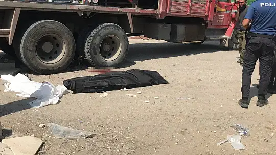 Elazığ'da motosiklet kamyonun altına girdi: 1 ölü, 1 ağır yaralı