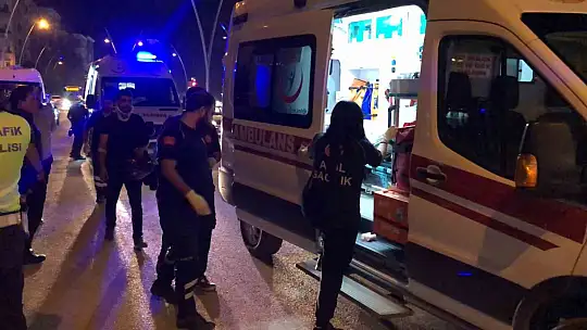 Elazığ'da motosiklet yayaya çarptı: 2 yaralı