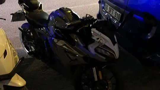 Elazığ'da motosiklet yayaya çarptı: 2 yaralı