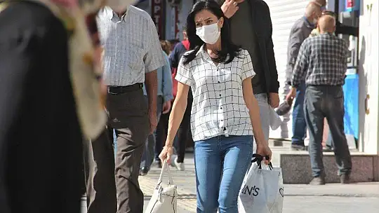 Elazığ'da o caddelerde sigara içme yasağı başladı, vatandaşlar destek verdi